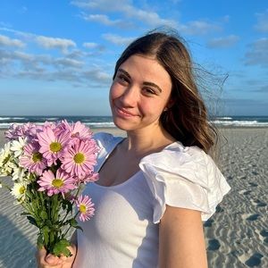 Meet your Posher, Abigail